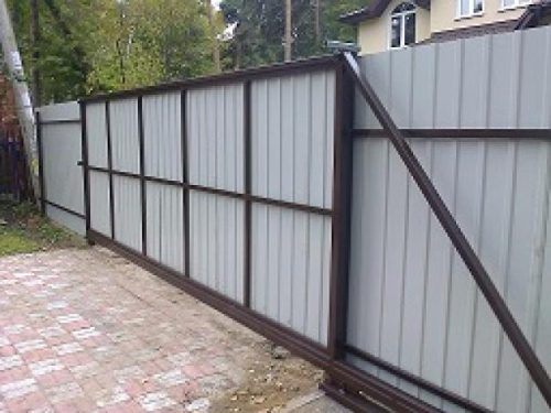 Klizna metalna kapija